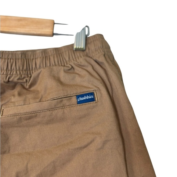 Chubbies Men's 7” Tan Shorts- Size Medium - Picture 2 of 5